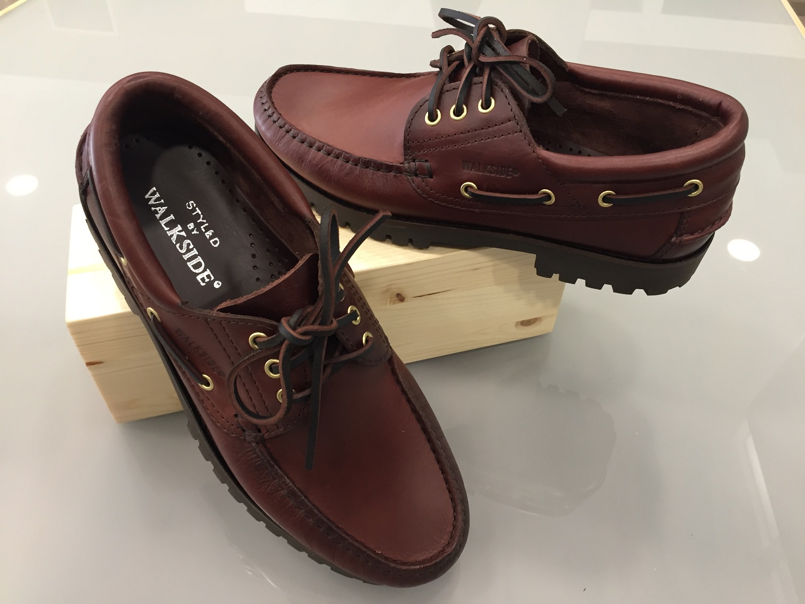 SAPATOS DE VELA COLEGIAL EM PELE PRETOS PARA MENINO LOKSA